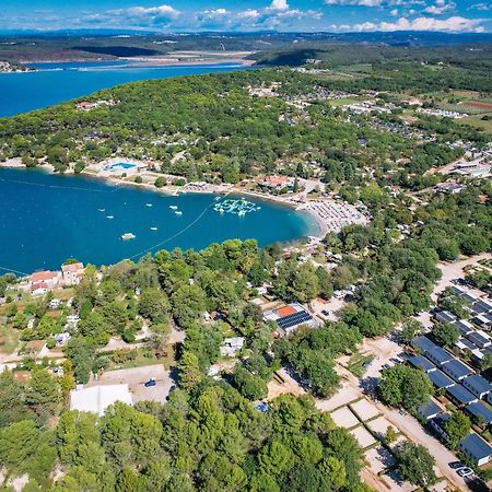 Easyatent Bungalow Tent Lanterna Červar-Porat Εξωτερικό φωτογραφία