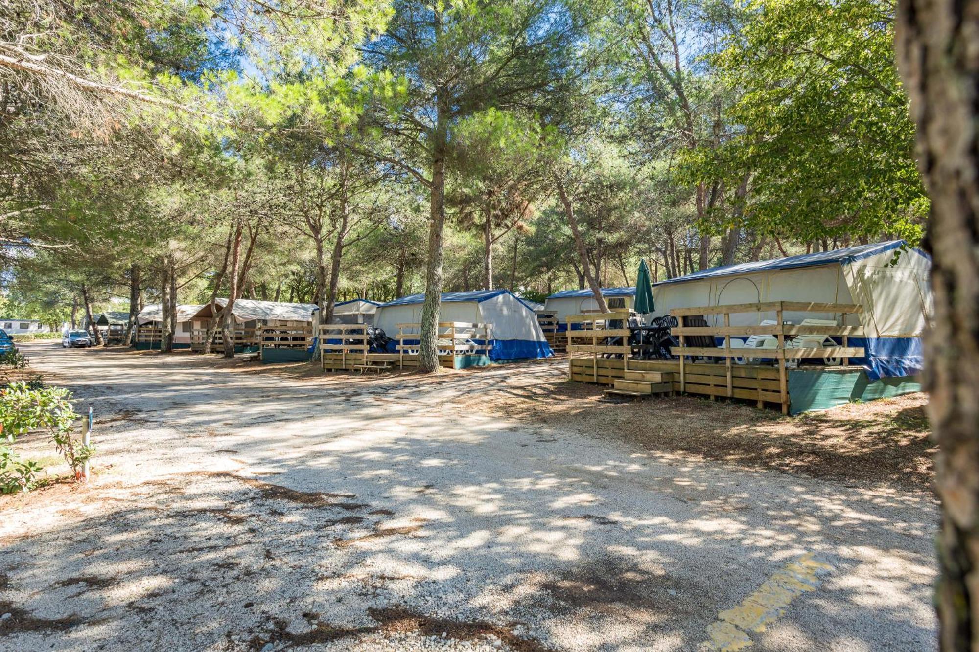 Easyatent Bungalow Tent Lanterna Červar-Porat Δωμάτιο φωτογραφία