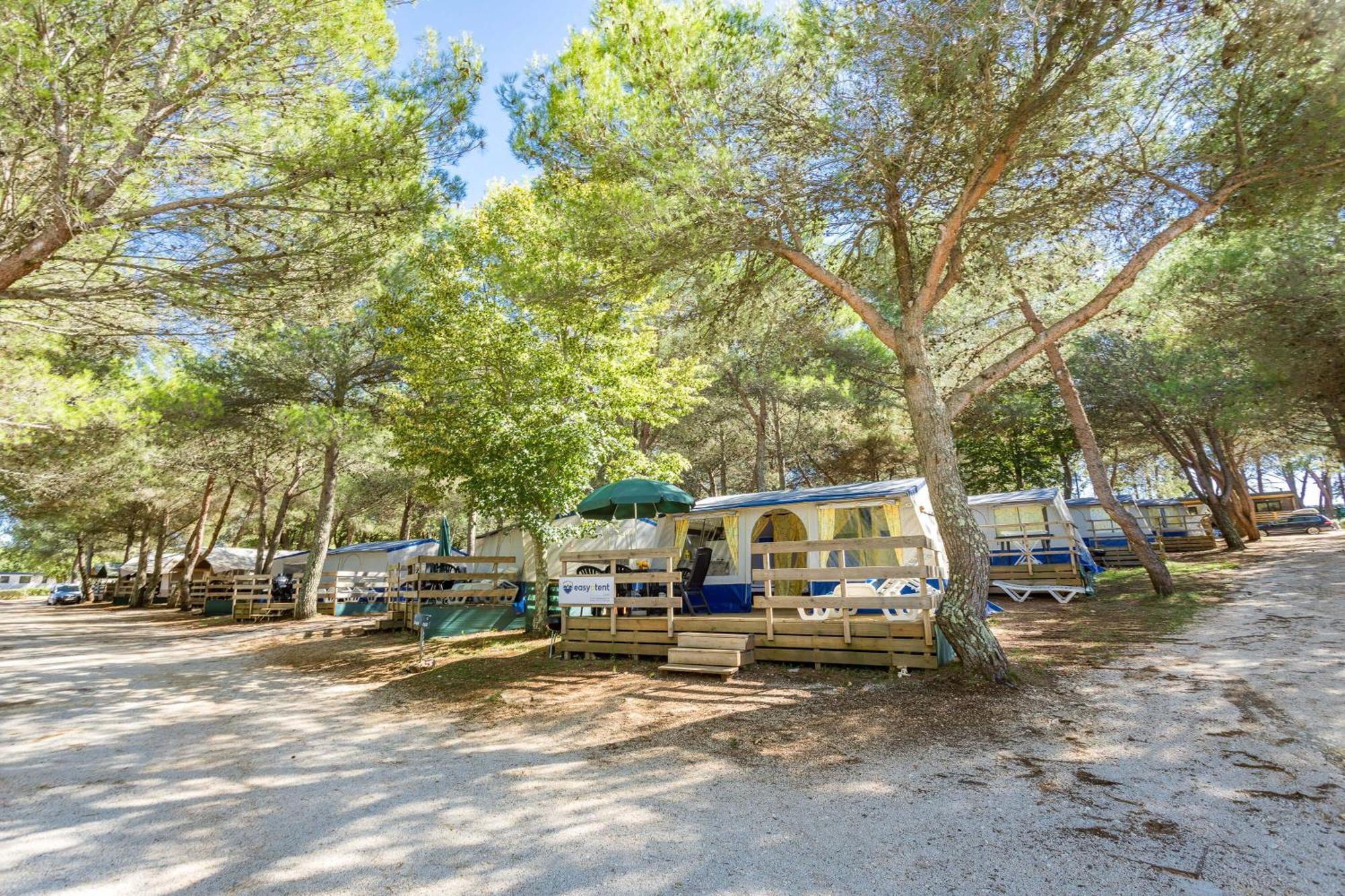 Easyatent Bungalow Tent Lanterna Červar-Porat Δωμάτιο φωτογραφία