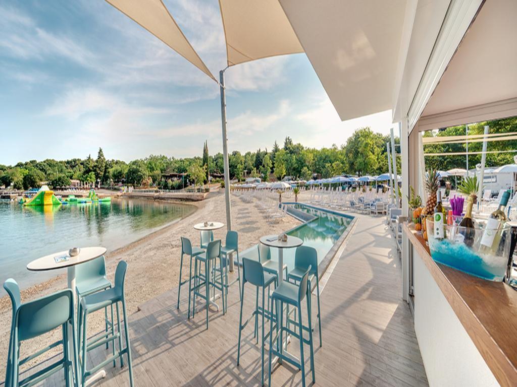 Easyatent Bungalow Tent Lanterna Červar-Porat Εξωτερικό φωτογραφία
